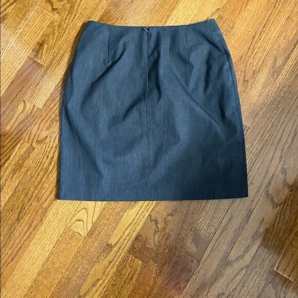‎The Limited Stretch Skirt - Picture 3 of 10